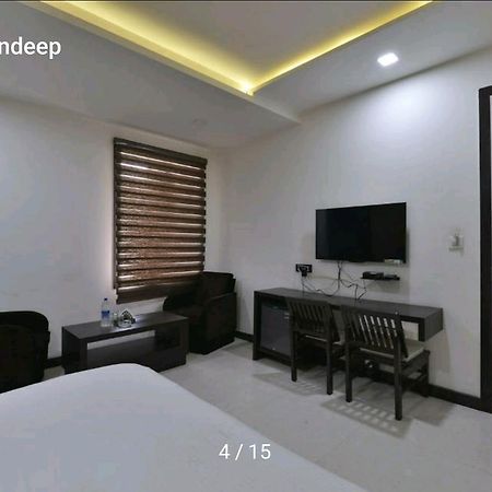 Hotel Karandeep Hisār Екстериор снимка