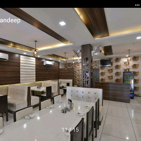 Hotel Karandeep Hisār Стая снимка