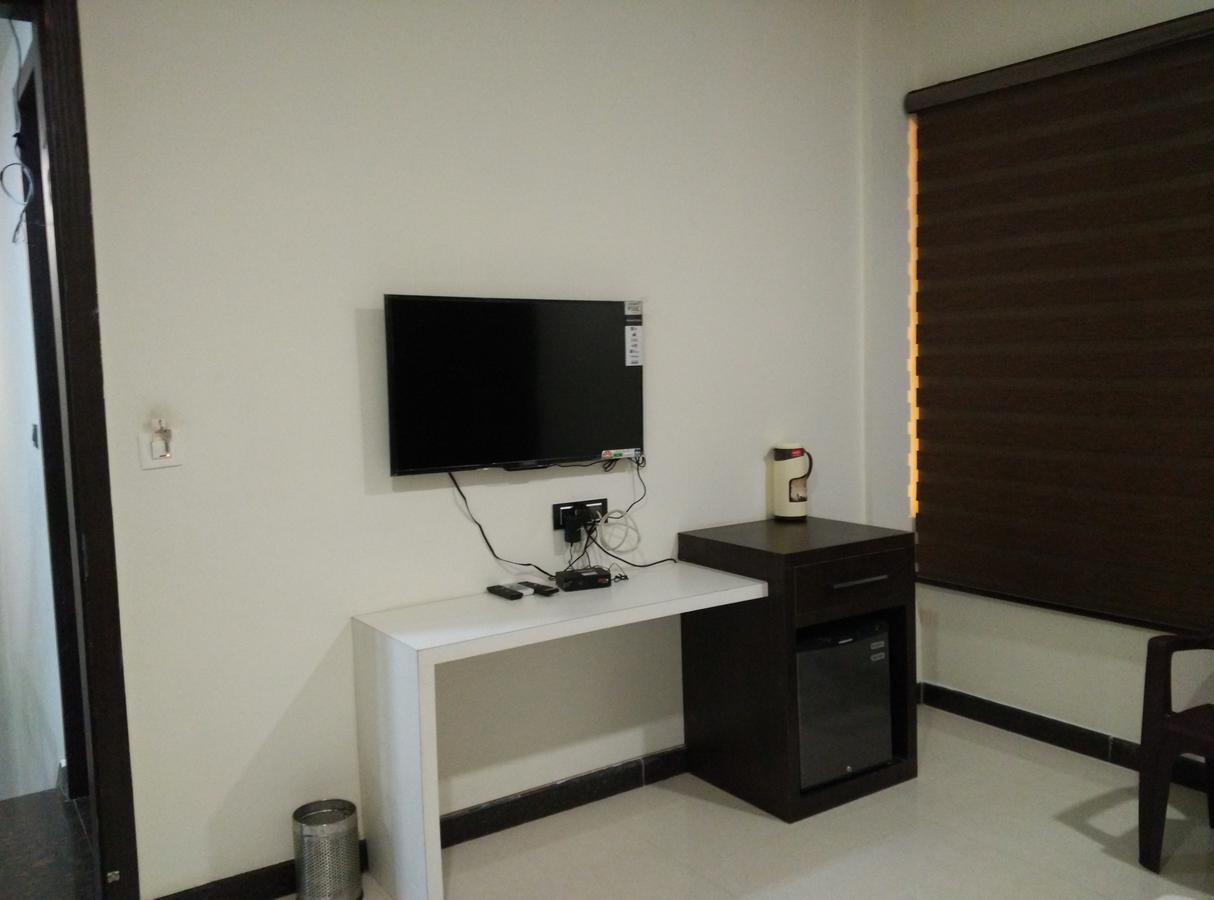 Hotel Karandeep Hisār Екстериор снимка