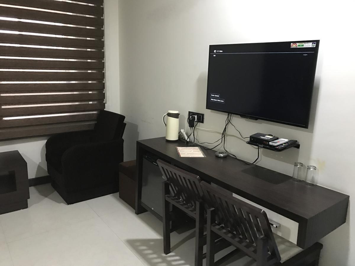 Hotel Karandeep Hisār Екстериор снимка