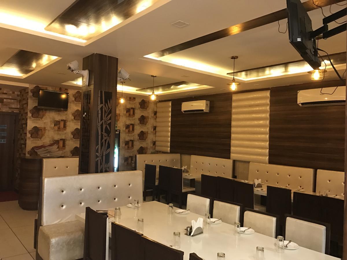 Hotel Karandeep Hisār Екстериор снимка